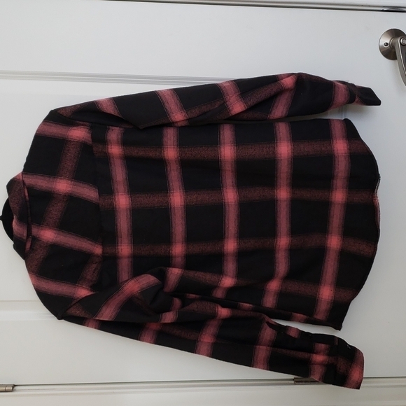 Nomad Men's Black & Pink Plaid Sherpa Lined Button Down - Size M - Picture 2 of 10